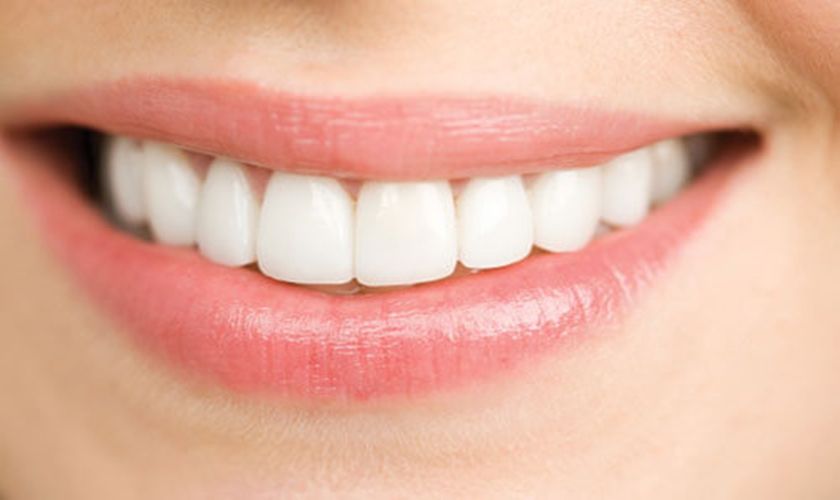 Răng sứ kim loại Titan có bị đen không? Làm răng sứ Titan có hại không?
